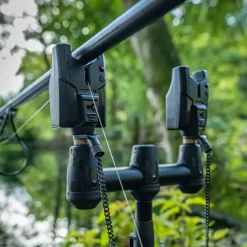 Korum KBI Bissanzeiger, Kompakter 3 Rutensatz -Angebote Korum Store korum kbi compact bite alarm in use 1 1